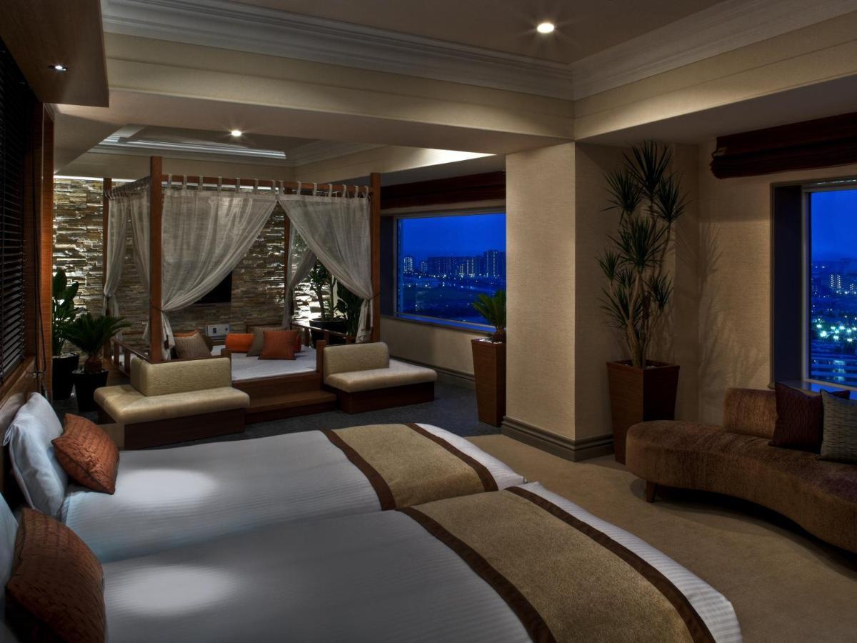 Urayasu Brighton Hotel Tokyo Bay מראה חיצוני תמונה A suite at the Mandarin Oriental, Tokyo