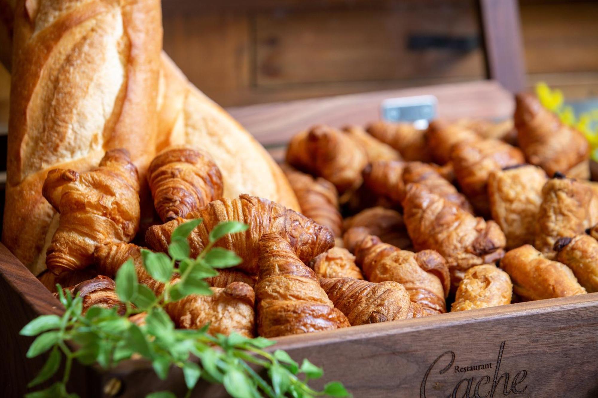 Urayasu Brighton Hotel Tokyo Bay מראה חיצוני תמונה Croissants