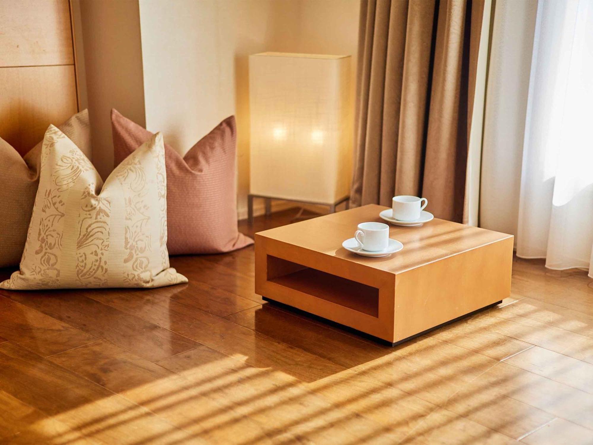 Urayasu Brighton Hotel Tokyo Bay מראה חיצוני תמונה A coffee table