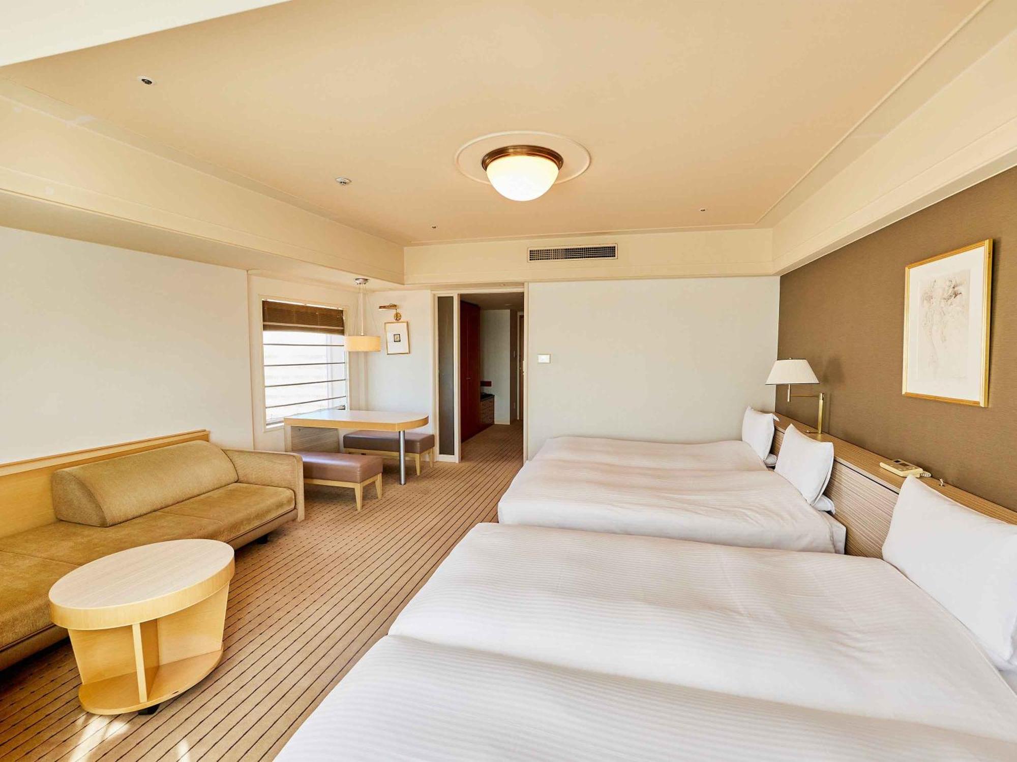Urayasu Brighton Hotel Tokyo Bay מראה חיצוני תמונה A room at the hotel