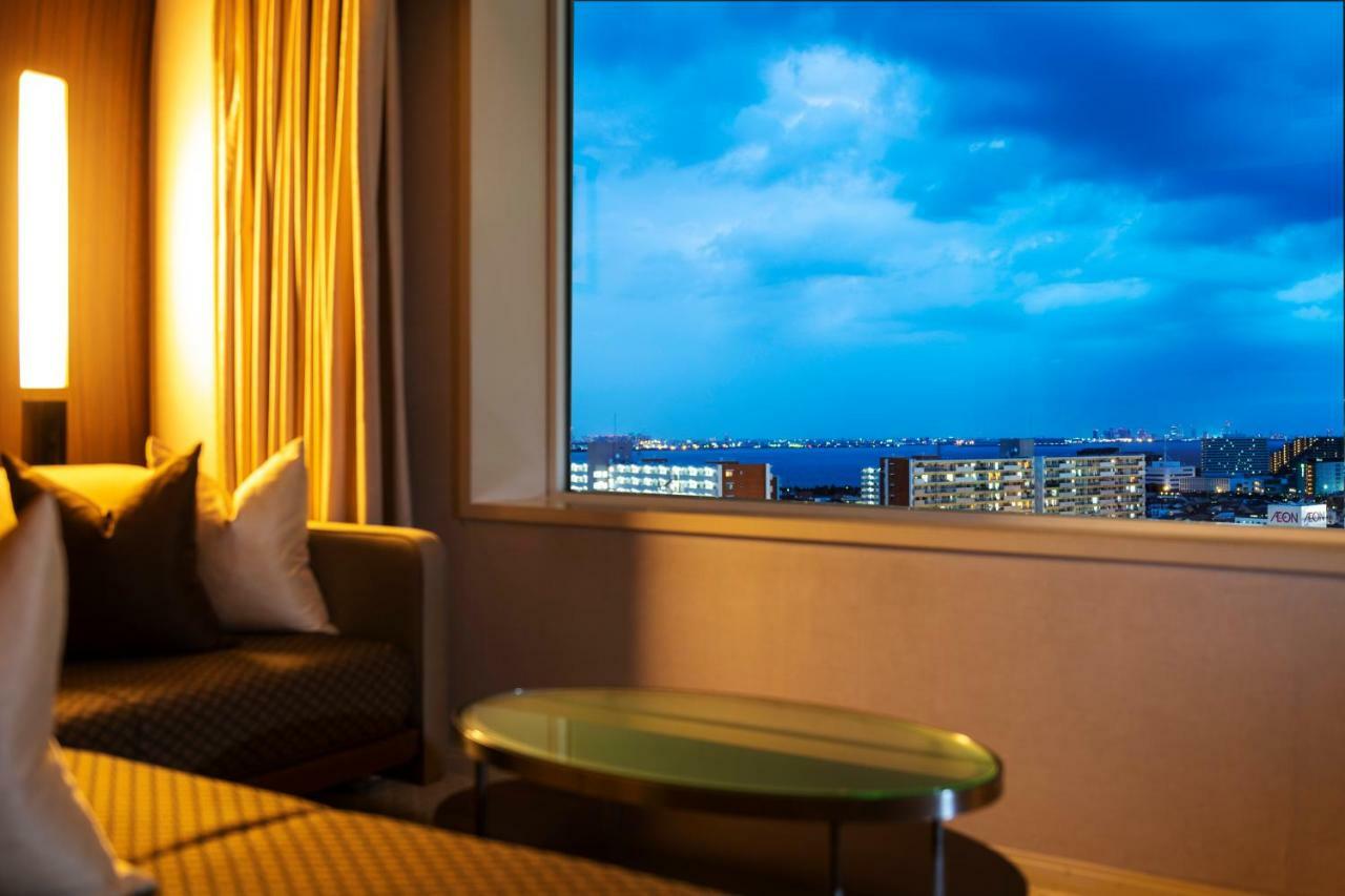 Urayasu Brighton Hotel Tokyo Bay מראה חיצוני תמונה A room at the hotel