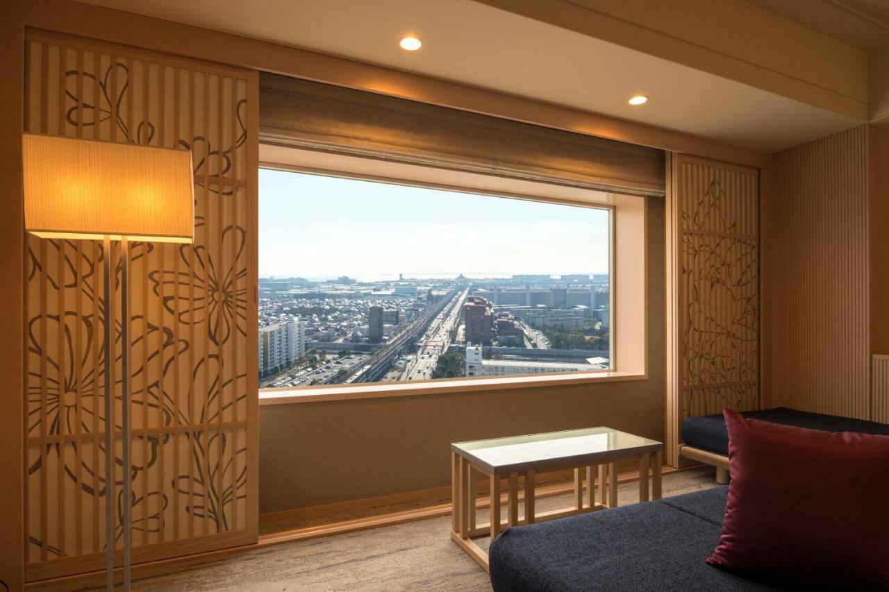 Urayasu Brighton Hotel Tokyo Bay מראה חיצוני תמונה A guest room at the hotel