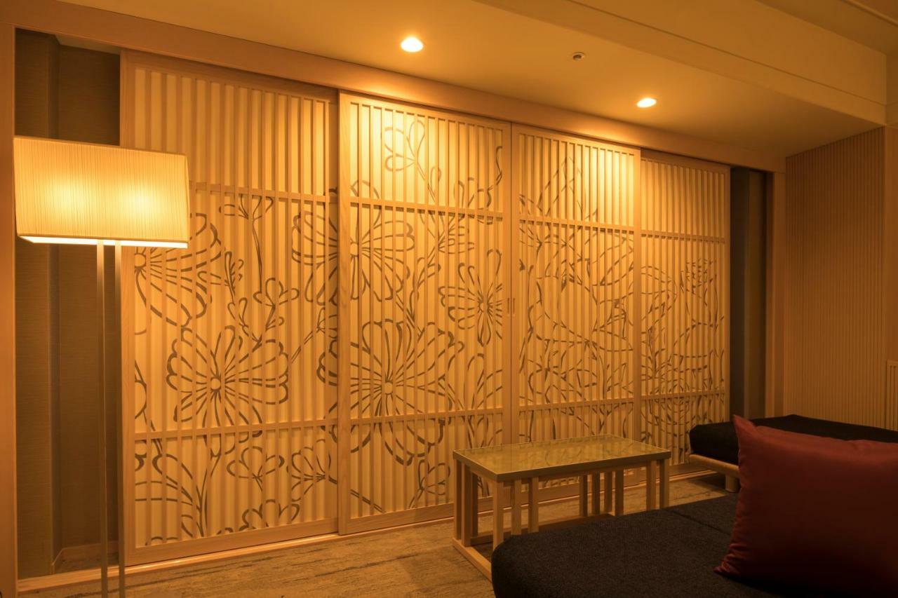 Urayasu Brighton Hotel Tokyo Bay מראה חיצוני תמונה A room with a shoji